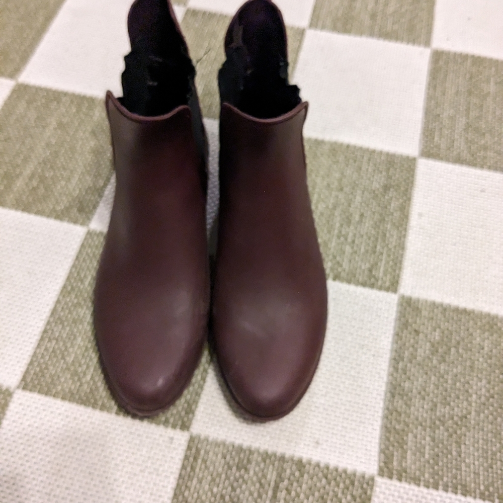 J Crew Maroon Chelsea Rain Boots size 8